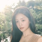 “빛을 머금은 순간”…채서안, 여름 햇살 아래→청초한 아우라