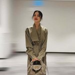 [드루와] 엄정화, 한여름에 털가방‥일찍 출격한 가을 여신