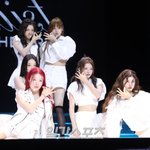 ‘타이탄 1호’ 앳하트, 리아킴 업고 당찬 출발… “롤모델은 소녀시대”...