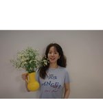 “밝게 피어난 하루”…한지민, 여름 낮의 평온→데이지처럼 환한 미소