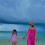 훌쩍 큰 조윤희 딸, 클수록 母 닮았네‥모델 같은 <b>기럭지</b>