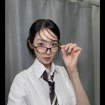 성유리, 여고생 됐네..뿔테 안경 끼고 뽐낸 스쿨룩