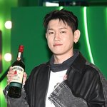 새롭다" 가수 크러쉬, 조이 <b>두산</b> 홈 경기 승리기원 시구 실시