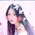 백예린 곽<b>토리</b>같은 얼굴은 쭉쭉뻗은 개말라골격이지?