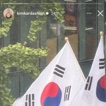 킴 <b>카다시안</b> 인스타스토리봄?
