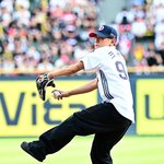 [사진]크러쉬, 조이 <b>두산</b> 찐팬의 시구