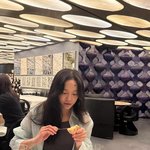 “새로운 취미 <b>레고</b>”…김세정, 휴식의 오후→잔잔한 미소