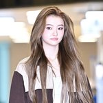 [현장포토] "아침을 밝힌다"…<b>엘라</b>, 자체발광 출국