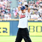 [사진]크러쉬,조이 심호흡 하고 <b>시구</b>