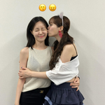 허영지, <b>적재</b> 예비신부 언니 허송연과 뽀뽀… 우애 뽐낸 자매