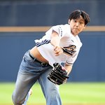 ‘임지연’ 이도현, 파워풀한 시구 [<b>MK</b>포토]