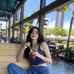 시간을 느끼다”…이선빈, 여름 바람에 묻힌 <b>청량</b> 미소→휴식의 순간