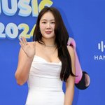 [댓글부탁해] 소유, <b>실소</b> 터트렸다…"이 정도면 조롱당한 거 ...