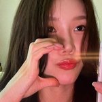 “<b>도도</b>한 표정 뒤 숨겨진 여름”…우주소녀 다원, 투명 입술→사랑스러운...