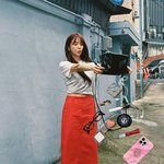 [드루와] '<b>OOTD</b> 컷 '공개한 윤은혜, 백 속엔 뭐가 들어있을까...