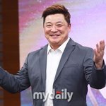 윤정수, 이미 유부남이었다…12살 연하 필테강사 공개+혼인신고 마쳤다...