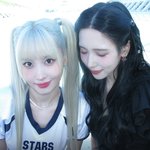 [댓글부탁해] 요즘 아이돌 <b>무대</b>의상으로 떠오르는 유행이라는 브랜드