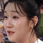 <b>김지유</b> 얼굴형이랑 이목구비 ㄱㅊ은것같은데
