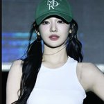 다<b>들</b> 본인이 예쁘다고 생각함?