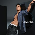 세븐틴 민규, 캘빈클라인 <b>데님</b> 캠페인에서 美친 복근