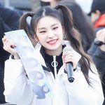 아기 여우에서 으른 여우가 되어버린 <b>여돌</b>