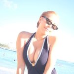 <b>가비</b>, 글래머 끝판왕‥韓 떠나 뽐낸 아찔 수영복 자태