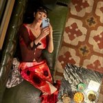 김혜수, 누워서 막 찍어도 굴욕 없다..54세의 압도적 미모