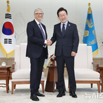 아니 얼굴 <b>크기</b> 차이 이게 말이 되냐..?