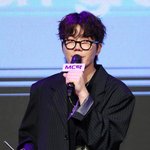 인사말 하는 <b>MC</b>탁