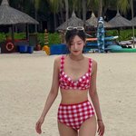 러블리즈 <b>정예</b>인, 상큼 과즙미 터진 비키니 핏…유지애와 우정 계속