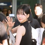[현장포토] "<b>살짝</b> 돌아, 설렘"...카리나, 인형의 인사
