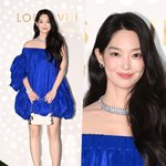 [드루와] '<b>보조개</b> 여신' 신민아, 난해한 패션에도 살아남은 '미모...