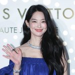 '김우빈❤️' 신민아, <b>블루</b> 벌룬 '요정 드레스'로 과즙미 팡팡