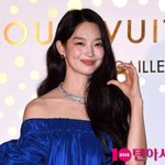 [이것좀봐줘] 신민아, 김우빈 사로잡는 애교...싱그러운 <b>미소</b>[TEN포토+]