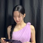 문가영 <b>보라</b>빛 드래스 자태에 감탄…완벽 몸매 과시