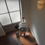 [드루와] “챔프”…김보라, 낮은 <b>창가</b> 아래 한가로움→고요 속 단정한...