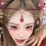 “당황스러웠지만” 최준희, 상하이서 <b>왕홍</b> 메이크업 도전…역시 故...