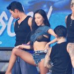 [드루와] <b>화사</b>, 파격 스타일링+탄탄 복근…건강미의 정석