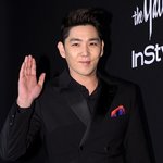 그래도 원년 멤버니까…강인, 슈주 20주년 기념 공연 찾았다