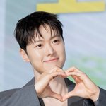 [현장포토] "왕 크고, 왕 귀여워"...공명, <b>대형견</b>의 고백