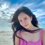 서현, 청순 아이콘의 반전 일탈…<b>핫핑크</b> 비키니로 '치명 매력'