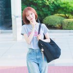 띵곡 기습 공개해버리기’ (웬디의 영스트리트 출근길) [<b>HD</b>포토]