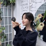 [어케생각해] “은은한 시선에 머무른 순간”…채원빈, 거울 앞 고요함→청초...