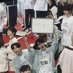 <b>타돌</b> 기웃거리는 팬들 단속하는 남<b>돌</b> 실존