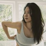 송지효, 글래머 자태·잘록 허리…론칭 속옷 브랜드 직접 모델 [<b>N샷</b>]