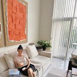 ‘검사’한지혜, 늘씬 각선미 드러내고..<b>더듬이</b> 머리도 완벽 소화