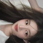 “눈길 머문 은은한 순간”…유혜원, 부드러운 시선→청초한 여름 감성