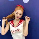 크러쉬 레드벨벳 조이, 모두가 인정할 미모 성수기 “행복했다”