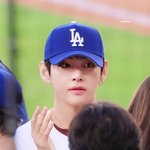 클라스가 다른 데뷔 이래 첫 시구.jpg