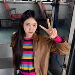 신예은 80년대 패션도 완벽 소화…물오른 미모